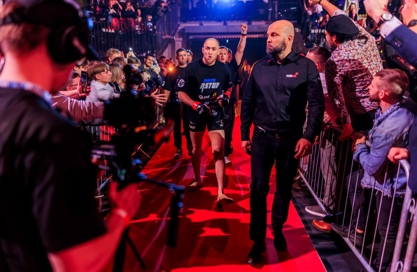 🚀 RAJU 19 võtsime Tondirabalt pidurid maha.
Avatud olid kõik tribüünid ning publik sai liikuda ka põrandale. Fännibaar oli sündmuse keskel. 