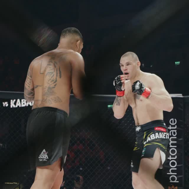 This one was not for the weak.
Yevhenii Kabanets breaks down Lucas Tavares and finishes with an anaconda choke in round 3.
Full fight on You